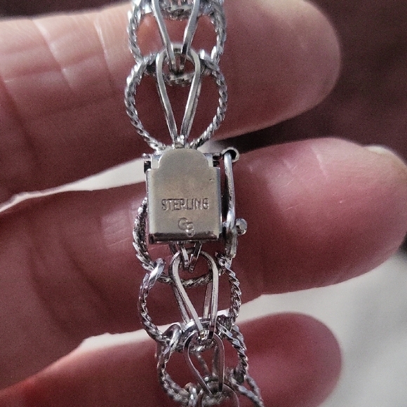 Elegant Silver Bracelet - Picture 2 of 8